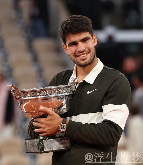 阿尔卡拉斯逆转辛纳成功卫冕法网冠军 阿尔卡拉斯逆转辛纳成功卫冕法网冠军